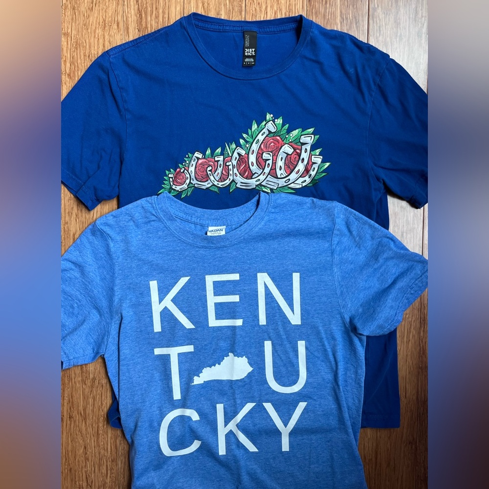 Bundle of 2 Kentucky Wildcats Tees Womens Size Small Horses. 1033